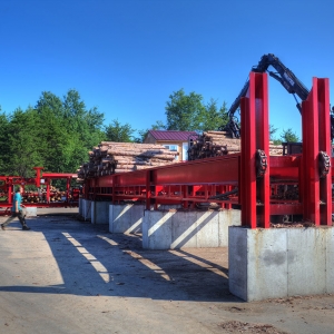 Unloading logs onto the sorter