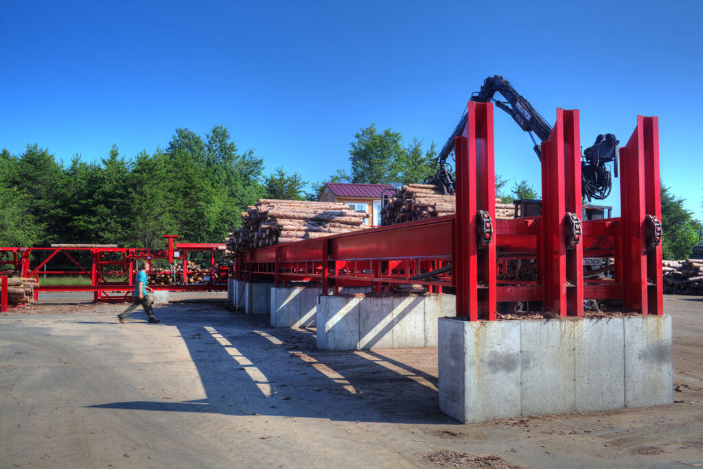 Unloading logs onto the sorter